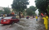 Hà Nội: Nhiều tuyến phố bị ngập do mưa lớn 